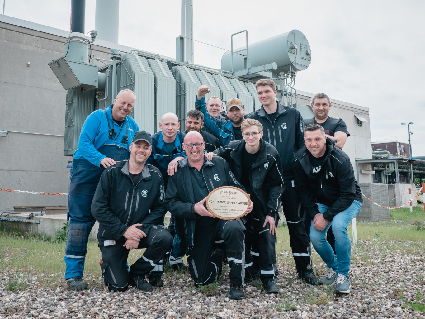 Das KOOPMANN Team vom Standort Wesseling mit dem Safety Award