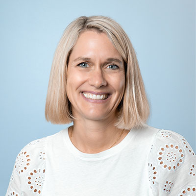 Portraitbild von Mitarbeiterin Kathrin Wewer